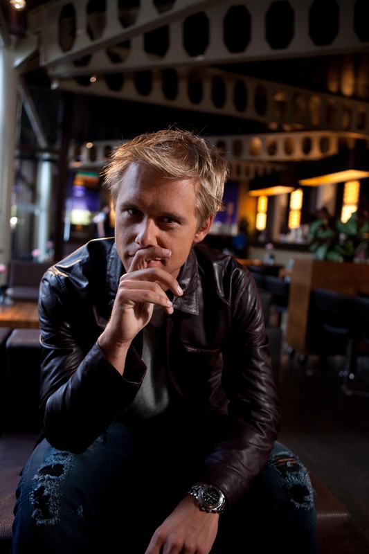 Фотография Armin van Buuren 39 из 49