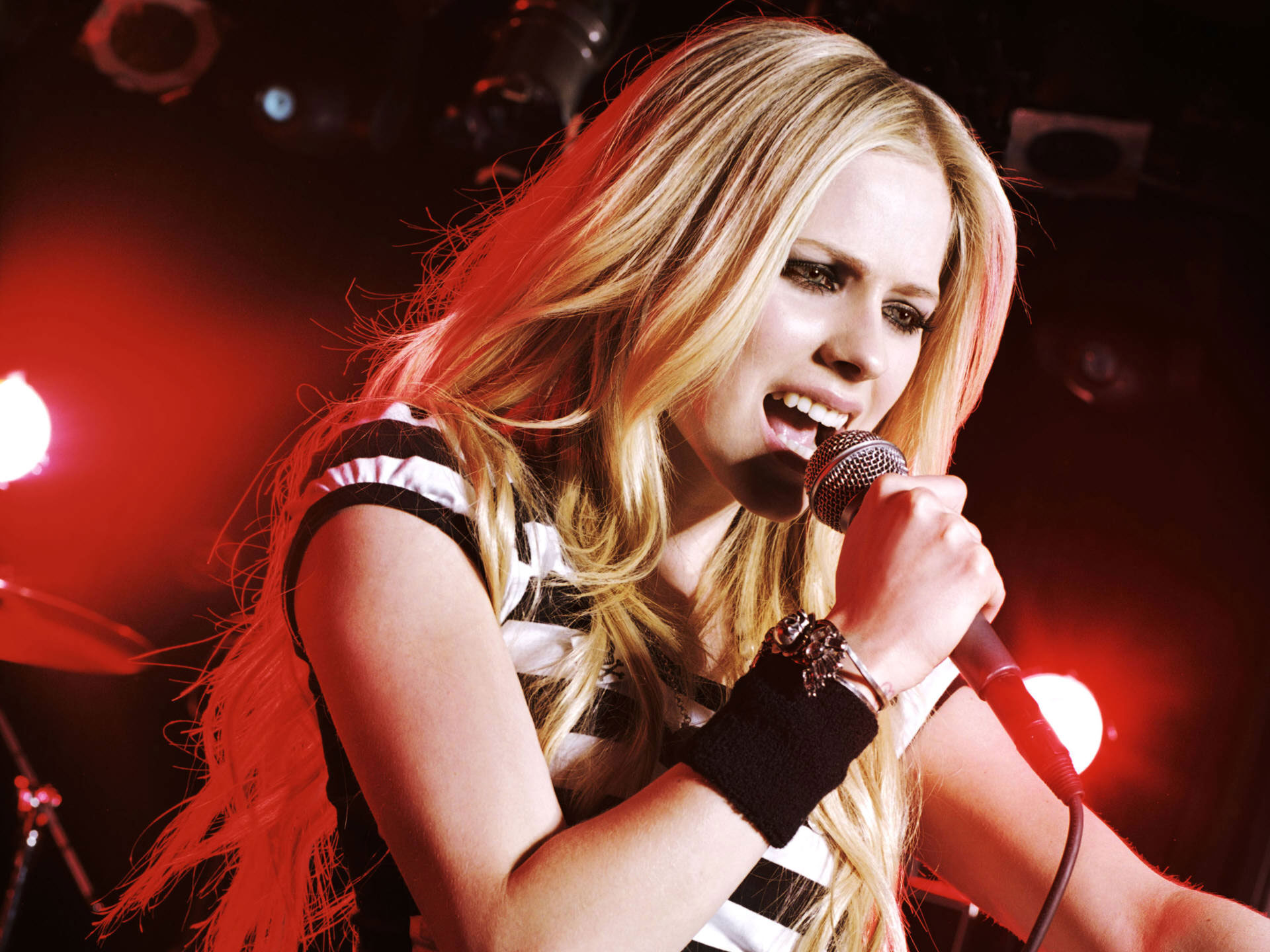 Avril Lavigne Singer