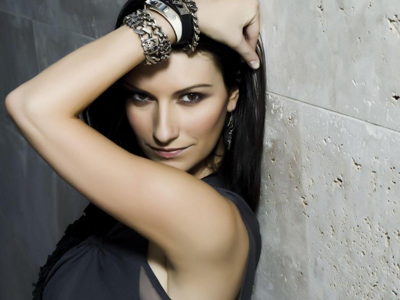 Фотография Laura Pausini 3 из 11